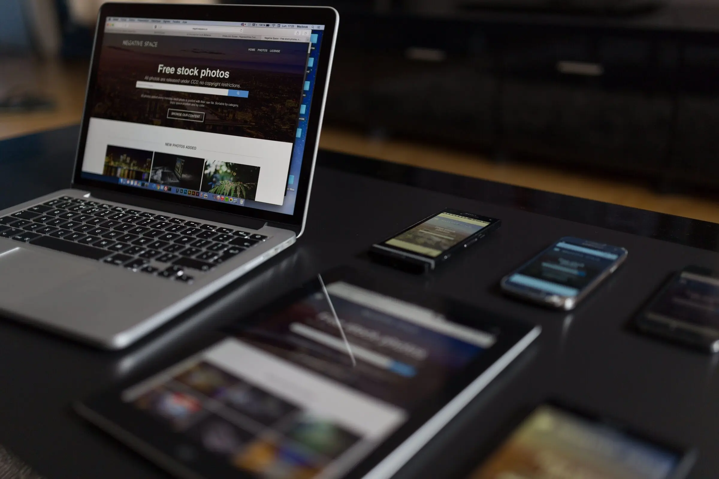 Criação de sites profissionais e responsivos Desenvolvimento de site profissional responsivo em notebook